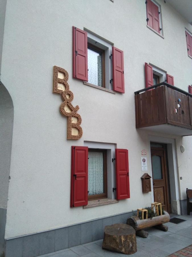 Durmi E Insumiasci Bed & Breakfast Forni Avoltri Bagian luar foto