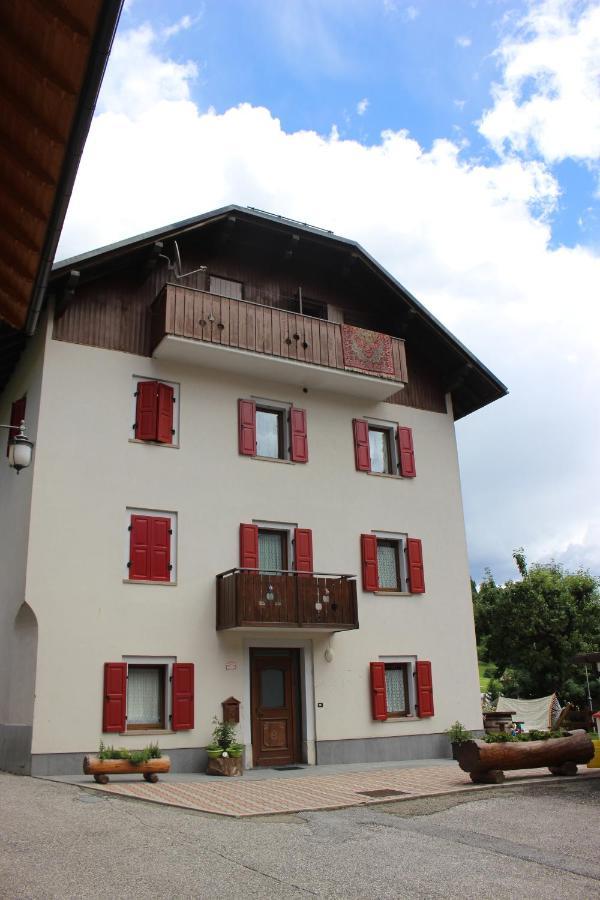 Durmi E Insumiasci Bed & Breakfast Forni Avoltri Bagian luar foto